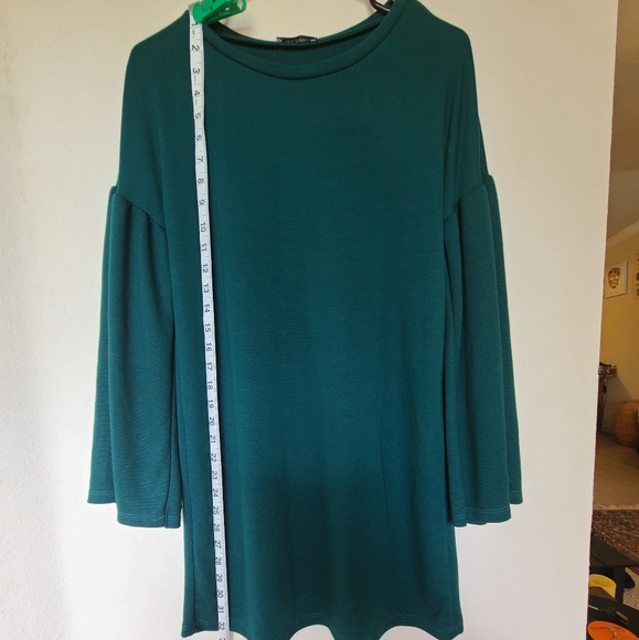 《NWOT Zara dress- emerald green w/ flowy sleeves》 - Picture 13 of 16